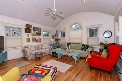 26 Raymond St, Nashua, NH 03064 - photo 5