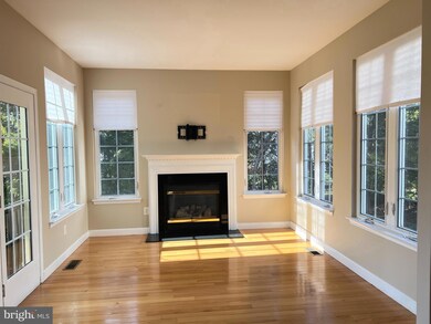 25277 Nesting Square, Chantilly, VA 20152 - photo 5