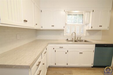 3311 SW Jardine Ct, Topeka, KS 66611 - photo 5