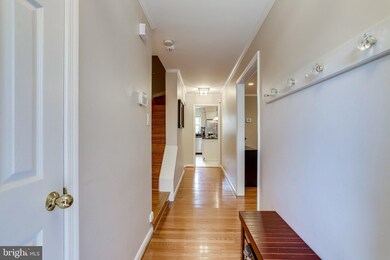 656 N Armistead St, Alexandria, VA 22312 - photo 2