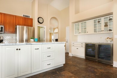 Larona_Kitchen_Pic