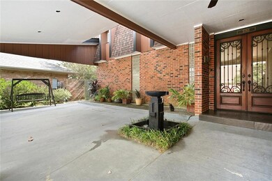 Entrance with water fountain