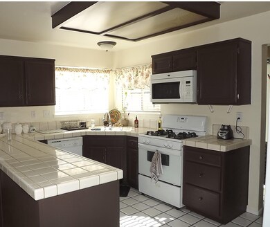 3448 Citrine Ln, Rosamond, CA 93560 - photo 3