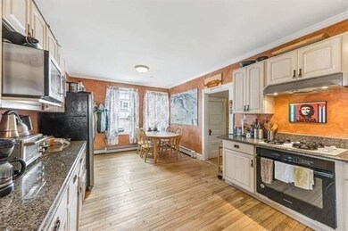 5 Pleasant St unit 2, Lincoln, NH 03251 - photo 2