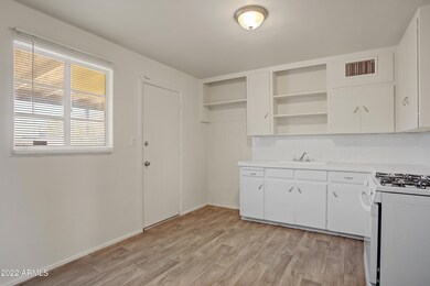 006_Kitchen