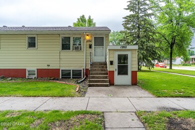 1202 10th Ave S, Grand Forks, ND 58201 - photo 3