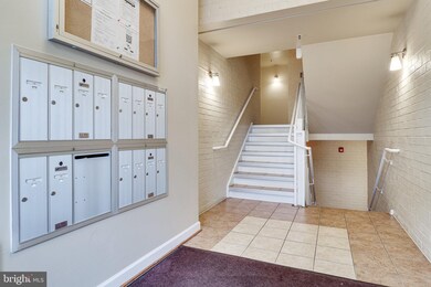 4129 S Four Mile Run Dr unit 402, Arlington, VA 22204 - photo 3