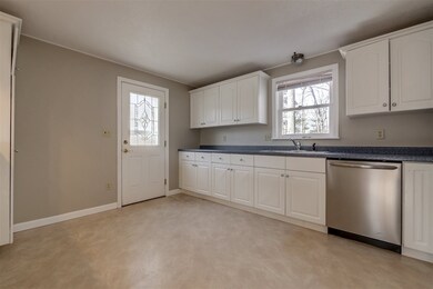 279 Hoyt St, Manchester, NH 03103 - photo 6