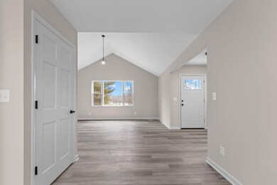 LivingRoom view of Lake