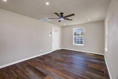 1118 Cypress St, Baytown, TX 77520 - photo 7