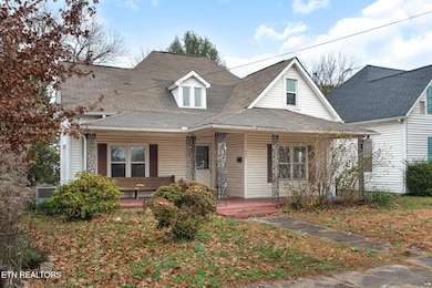 427 E Oak Hill Ave, Knoxville, TN 37917 - photo 2