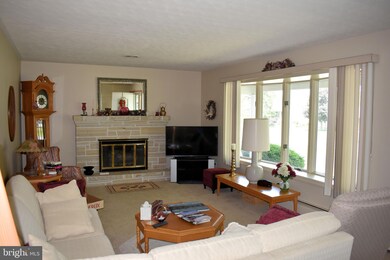 2935 Roosevelt Dr, Chambersburg, PA 17201 - photo 3