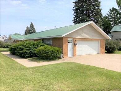 602 E State St, Cheboygan, MI 49721 - photo 2