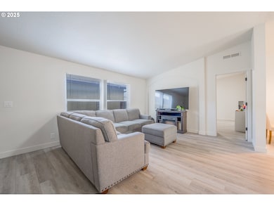 597 Barley St, Woodburn, OR 97071 - photo 4