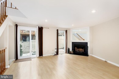 11928 Redtree Way, Reston, VA 20194 - photo 3