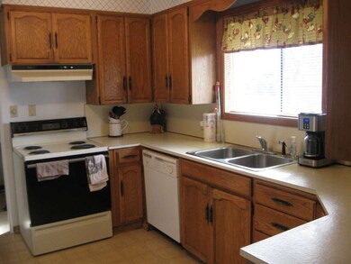 2842 Maple St, Longview, WA 98632 - photo 2