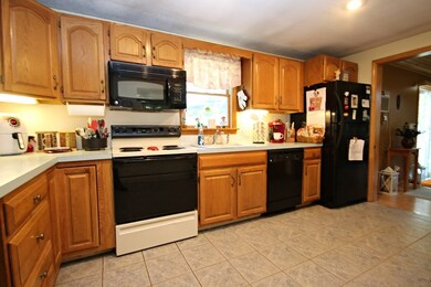 39 Thurlow St, Georgetown, MA 01833 - photo 5