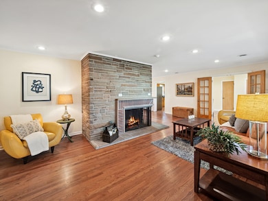 295 Ardmore Rd, Des Plaines, IL 60016 - photo 4