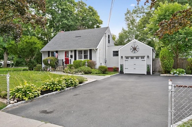 849 Udall Rd, West Islip, NY 11795 - photo 3