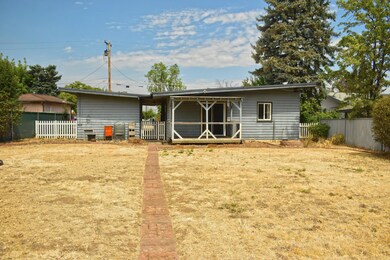 1020 Oak St, Central Point, OR 97502 - photo 4