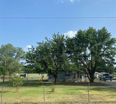 1050 Meadow Oaks St, Azle, TX 76020 - photo 5