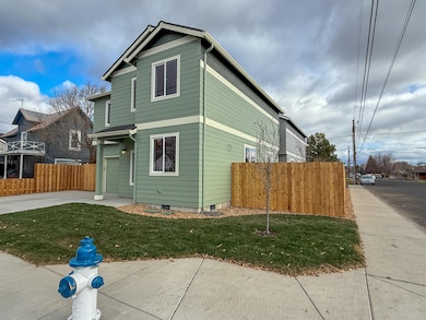 624 NE Court St, Prineville, OR 97754 - photo 2