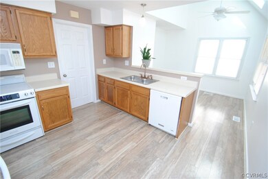 9024 Castle Point Rd, Glen Allen, VA 23060 - photo 7