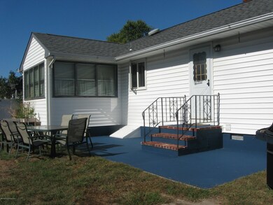 007Entertain on spacious patio