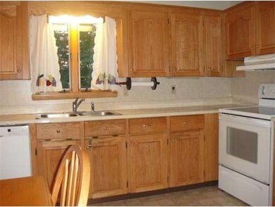 10 Lamson Ave, Hudson, MA 01749 - photo 4