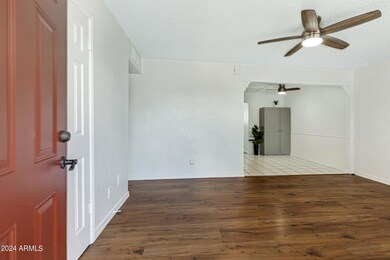527 S Stewart-5