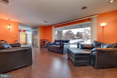 1099 Twin Lakes Dr, Harrisburg, PA 17111 - photo 4