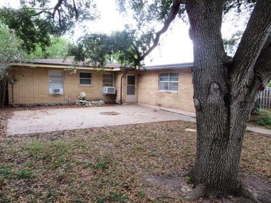 712 W Gore Ave, Pharr, TX 78577 - photo 4
