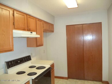 4321 Melissa Ct W, Jacksonville, FL 32210 - photo 6