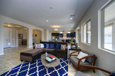 004_Living Room