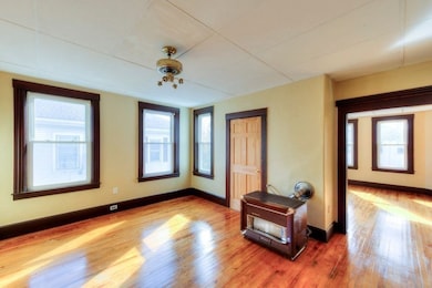 32 Blossom St, Worcester, MA 01609 - photo 6