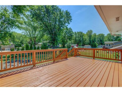 Large back deck, dining, sunning?