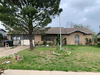 Ranch-style home featuring driveway, a garage, roo