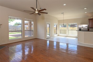 8107 Whisper Point Dr, Houston, TX 77040 - photo 3