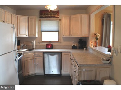 19 Redbrook Ln, Levittown, PA 19055 - photo 7