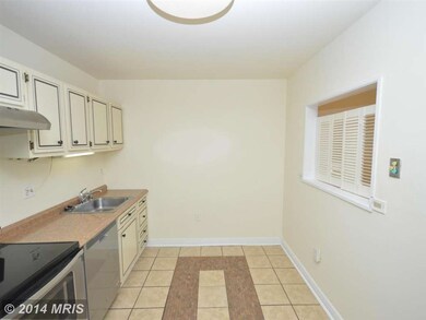 9723 Kings Crown Ct unit 1, Fairfax, VA 22031 - photo 5