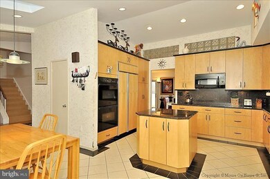 2613 Oakenshield Dr, Potomac, MD 20854 - photo 4