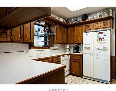 1811 Hondo Dr, College Station, TX 77840 - photo 7