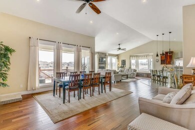 This area can be used for either living or dining