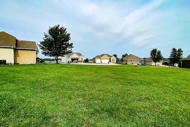 305 Crestview Ct, Raymore, MO 64083 - photo 5