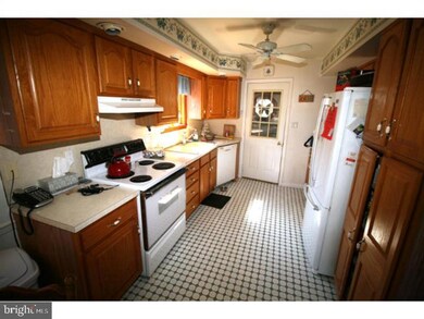 26 Pillar Dr, Reading, PA 19605 - photo 2