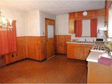 7 Leyden St, Medford, MA 02155 - photo 5