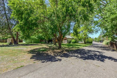 2924 E McAndrews Rd, Medford, OR 97504 - photo 3