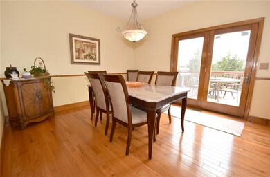 Roomy eating area right off of the kitchen with sl