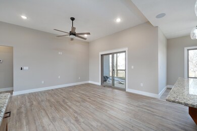 1403 E Ragweed-6