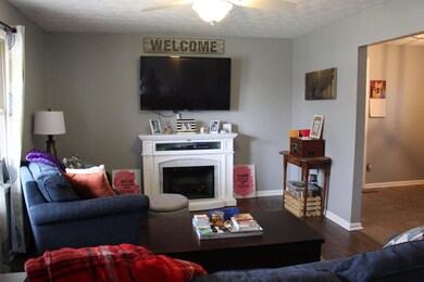 433 Haddix St, Harrodsburg, KY 40330 - photo 4